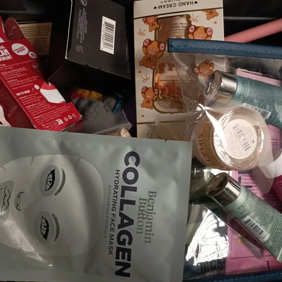 APPROXIMATELY 20 ASSORTED COSMETIC ITEMS TO INCLUDE NIVEA, GLIMIFY, ETC - COLLECTION ONLY