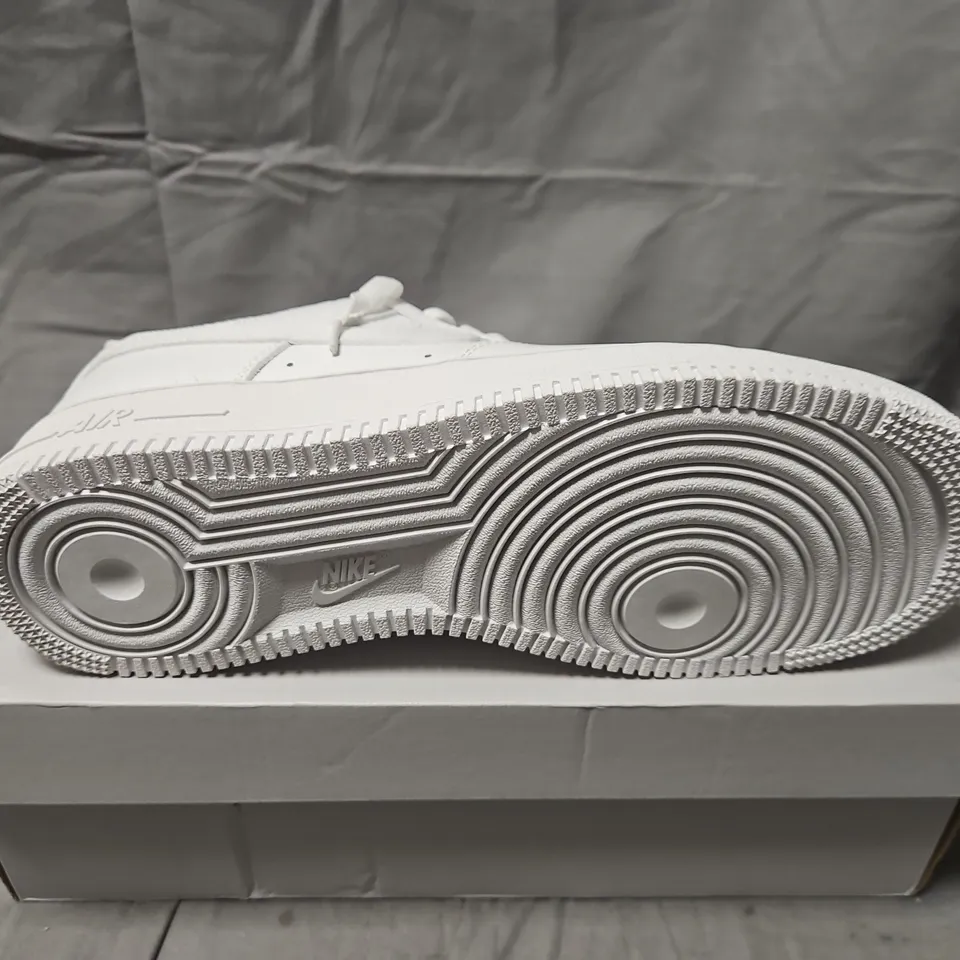 BOXED NIKE AIR FORCE 1 '07 WHITE TRAINERS – UK 9 (EU 44)