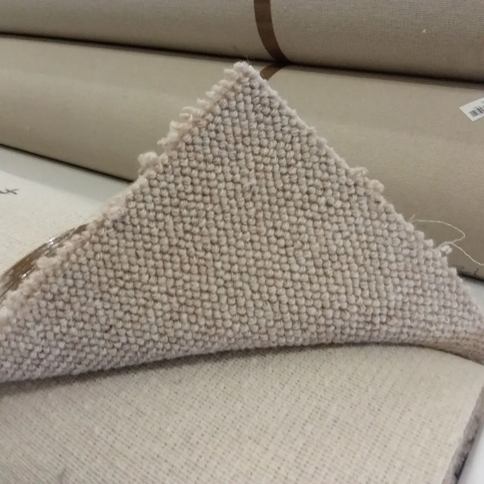 ROLL OF QUALITY LAKELAND HERD LOOP RYDAL CARPET // APPROX SIZE: 7 x 4m