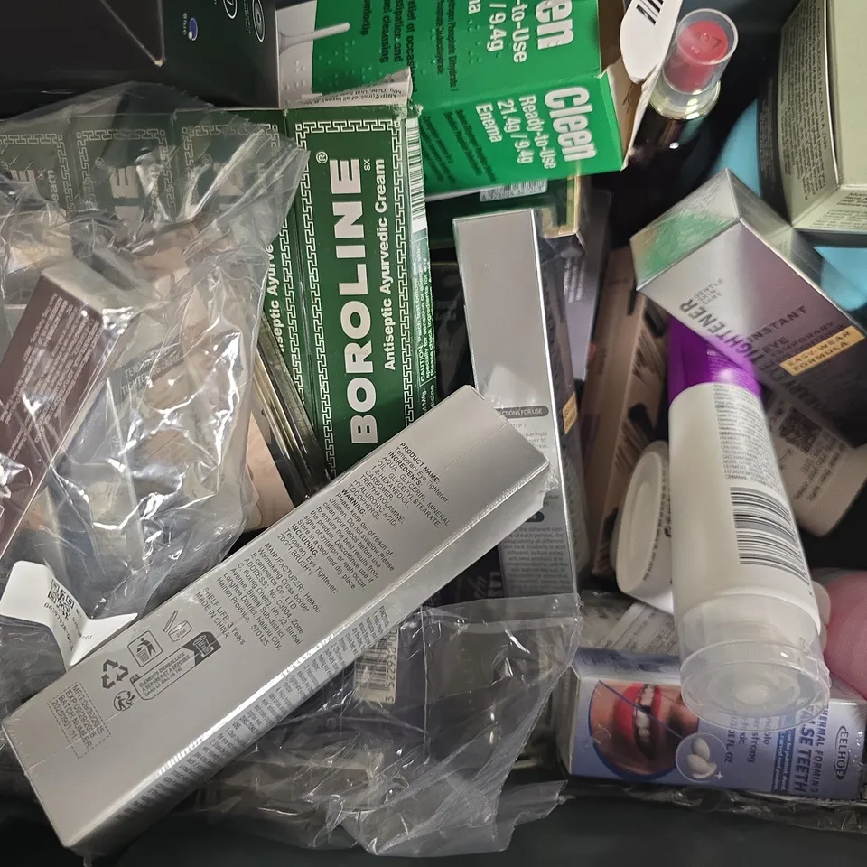 APPROXIMATELY 15 ASSORTED COSMETIC ITEMS TO INCLUDE MATRIX, HAIRBURST, ETC - COLLECTION ONLY