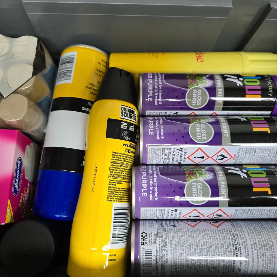 APPROXIMATELY 15 ASSORTED AEROSOLS TO INCLUDE EVERBUILD STAIN BLOCK, SUNDAE STRAWBERRY DAQUIRI SHIPPED SHOWER FOAM, COLOUR QUICK DRYING PAINT, ETC - COLLECTION ONLY
