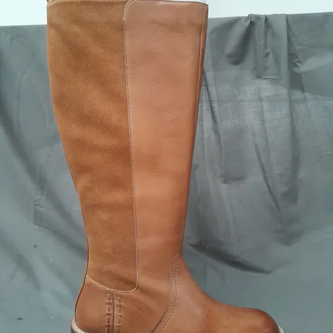 BOXED PAIR OF WHITE STUFF KNEE-HIGH BOOTS IN TAN UK SIZE 5