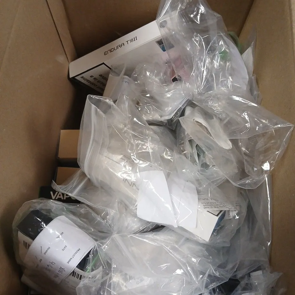 APPROXIMATELY 30 ASSORTED VAPES, E-CIGARETTES & ACCESSORIES TO INCLUDE VAPORESSO XROS 4 NANO, INNOKIN KROMA 217, INNOKIN ADEPT ZLIDE, ETC 