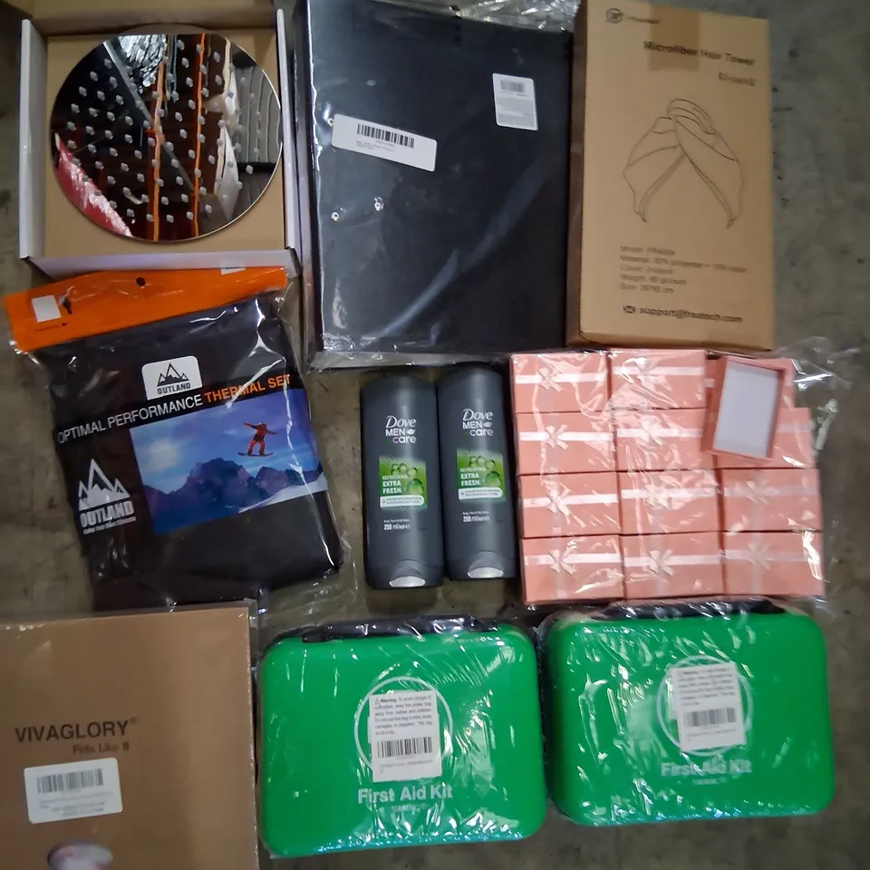 PALLET CONSISTING OF A LARGE QUANTITY OF ASSORTED HOUSEHOLD AND ELECTRICAL PRODUCTS AND ACCESSORIES TO INCLUDE;