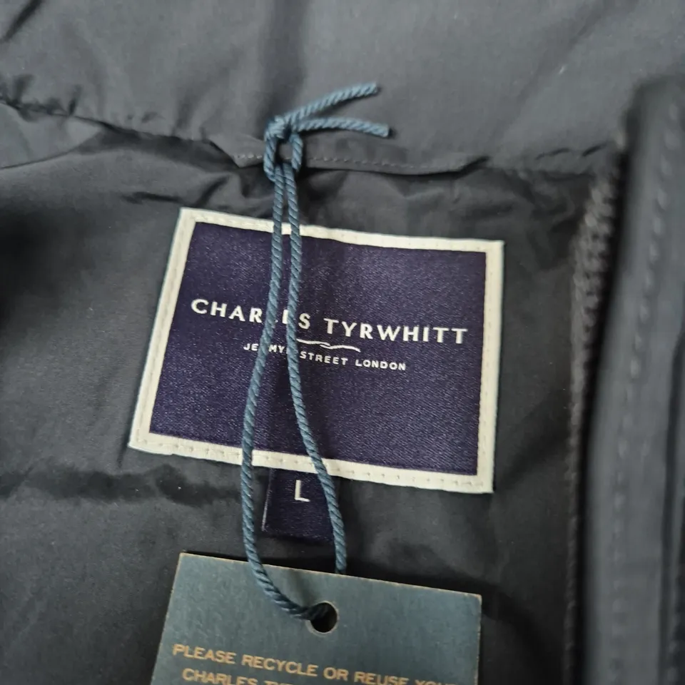 CHARLES TYRWHITT NAVY LIGHTWEIGHT QUILTED GILET – UK L