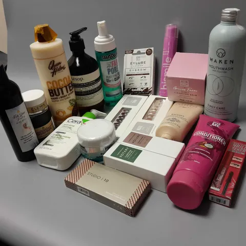 LOT OF BEAUTY ITEMS TO INCLUDE HAND AND BODY LOTION, ETC