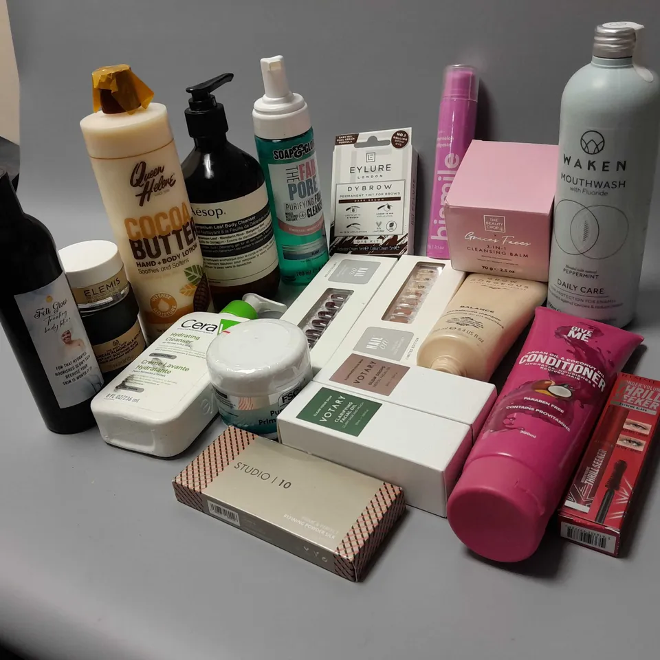 LOT OF BEAUTY ITEMS TO INCLUDE HAND AND BODY LOTION, ETC