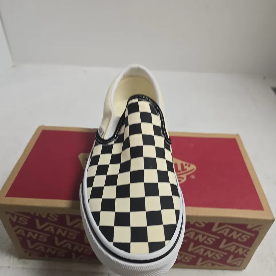 BOXED PAIR OF VANS CLASSIC SLIP-ON SHOES – CHECKERBOARD BLACK/WHITE, UK4