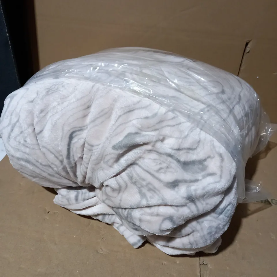 COZEE HOME MARBLE SWIRL VELVETSOFT 4 PIECE DUVET SET KING SIZE BLUSH PINK