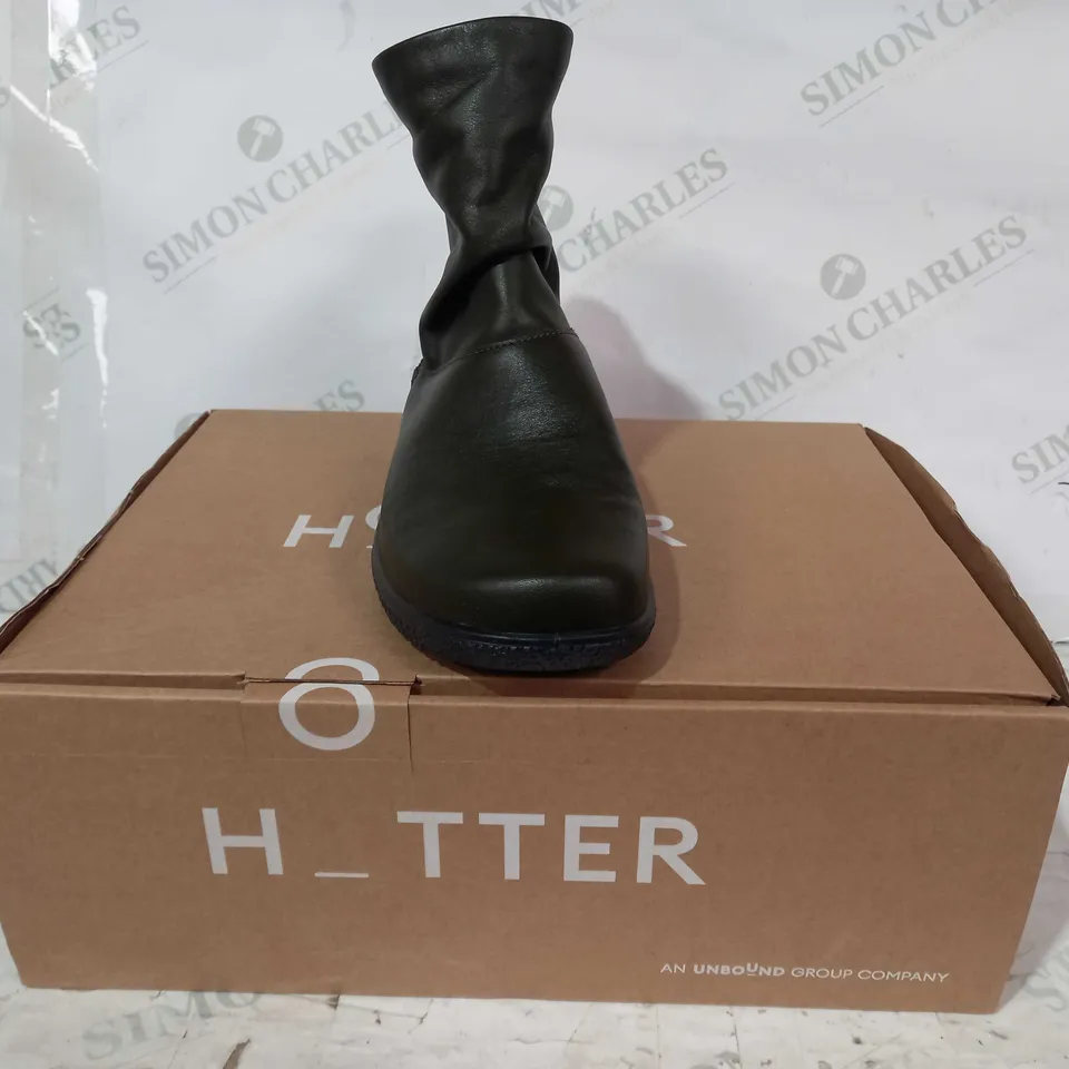 BOXED PAIR OF HOTTER WHISPER SIDE-ZIP ANKLE BOOTS IN GREEN UK SIZE 6