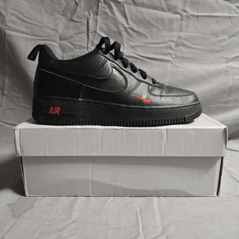 BOXED PAIR OF NIKE AIR FORCE 1 LV8 GS SHOES IN BLACK/RED SIZE UK 6