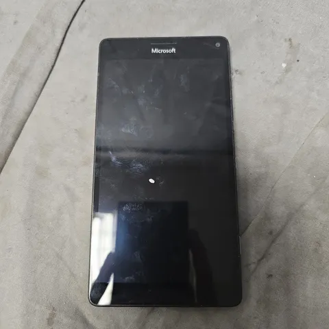 MICROSOFT LUMIA 950 XL RM-1085 IN BLACK