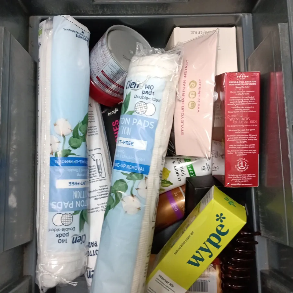 APPROXIMATEY 20 ASSORTED HEALTH AND BEAUTY PRODUCTS TO INCLUDE - CORSODYL MOUTHWASH - SIMPLE MOISTURISER AND ORAL-B PRO EXPERT TOOTHPASTE