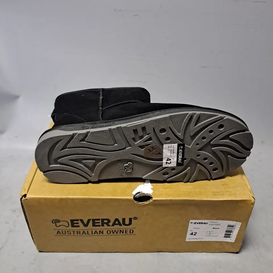 BOXED PAIR OF EVERAU FALCON LINED BOOT IN BLACK SIZE 8