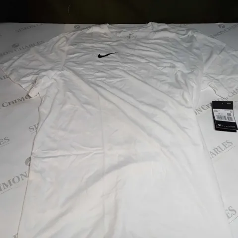 NIKE DRI-FIT SHORT SLEEVE T-SHIRT IN WHITE - XXL