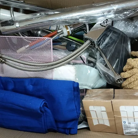 APPROXIMATELY 15 ASSORTED HOUSEHOLD PRODUCTS TO INCLUDE KING FITTED SHEET, SUSHI BOXES, STAINLESS STEEL TAP, ETC - COLLECTION ONLY