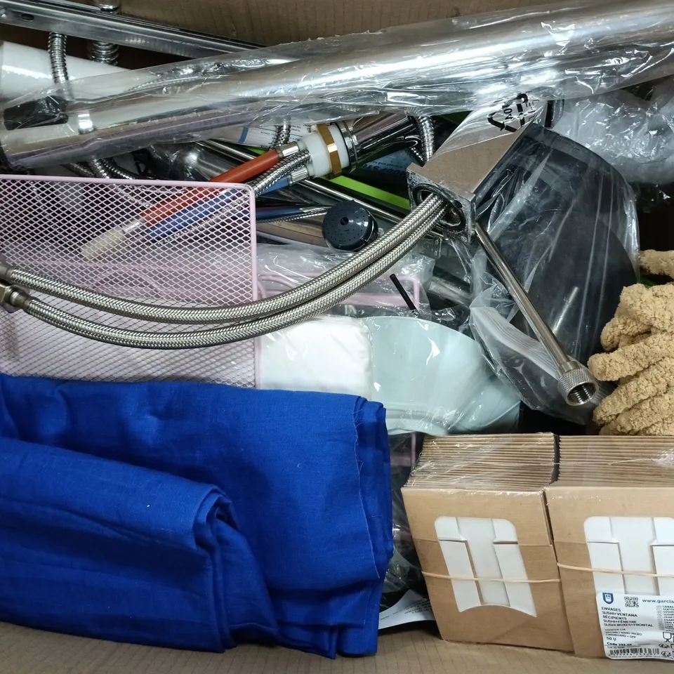 APPROXIMATELY 15 ASSORTED HOUSEHOLD PRODUCTS TO INCLUDE KING FITTED SHEET, SUSHI BOXES, STAINLESS STEEL TAP, ETC - COLLECTION ONLY