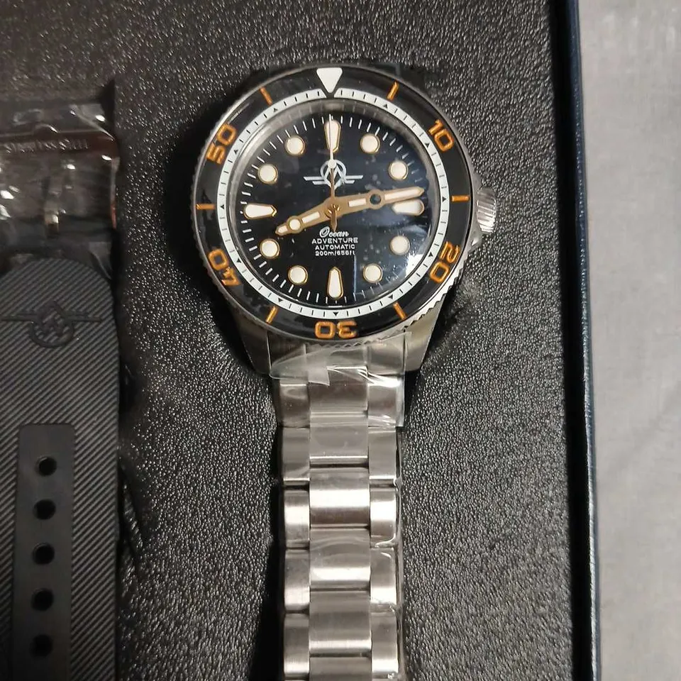 WRISTWATCH WITH ORANGE BEZEL AND STAINLESS STEEL BRACELET - MODEL UNSPECIFIED