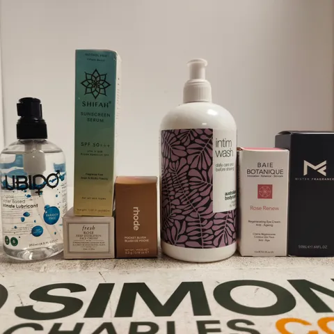 APPROXIMATELY 15 ASSORTED HEALTH & BEAUTY PRODUCTS TO INCLUDE RHODE , FRAGRANCES AND INTIM WASH 