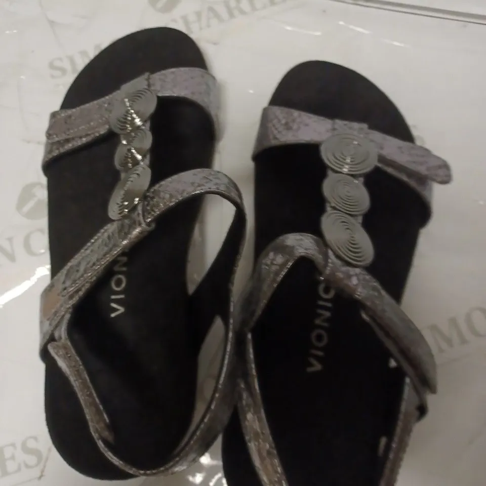 VIONIC REST FARRA MET SNK CHARCOAL SANDALS SIZE 6