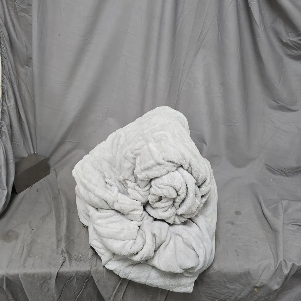 COZEE HOME FAMILY SIZED FAUX FUR & VELVETSOFT HEATED THROW