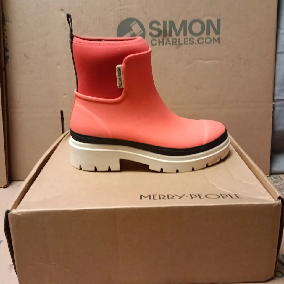 MERRY PEOPLE TULLY BOOTS CORAL SIZE 6