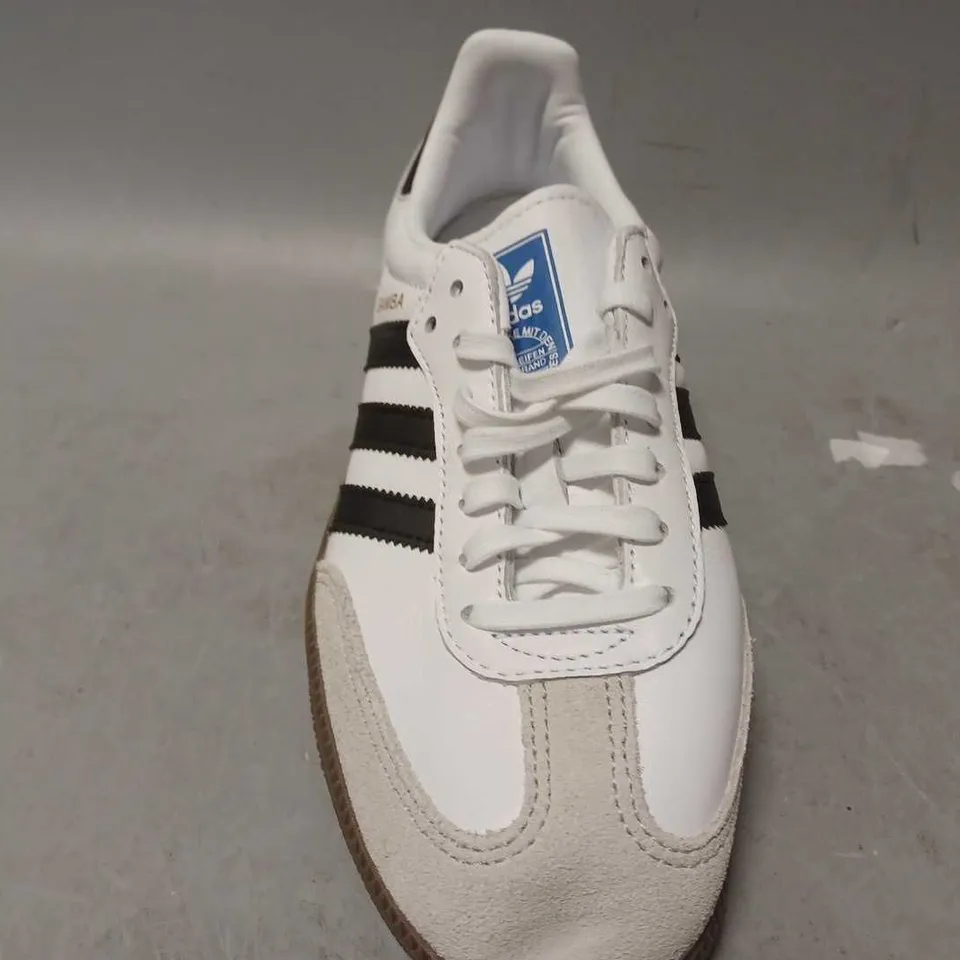 ADIDAS SAMBAS IN WHITE TRAINERS - UK 5 1/2