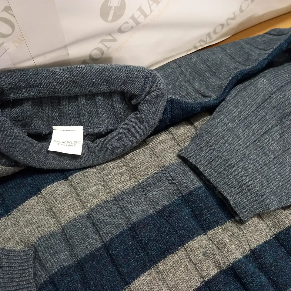 LOT OF APPROXIMATELY 25 BLUE STRIPED JUMPERS - SIZE UNSPECIFIED