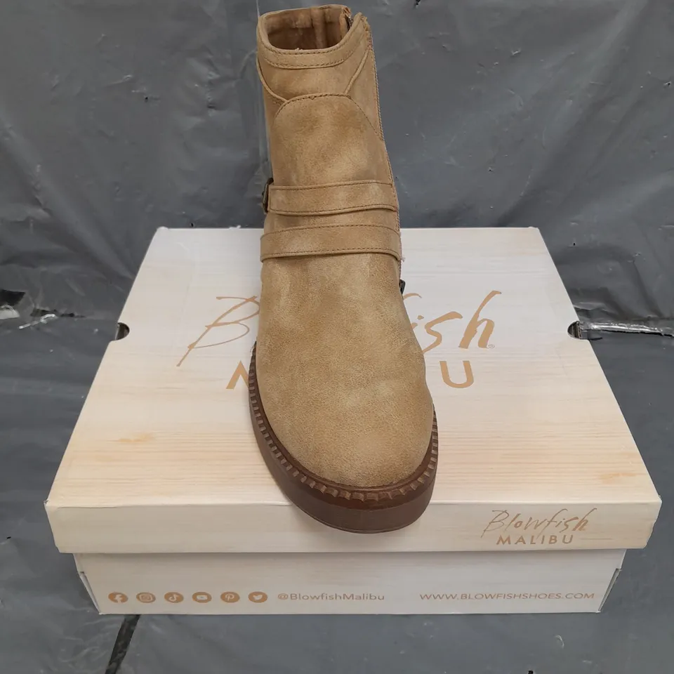 BOXED PAIR OF BLOWFISH MALIBU VEGAN NUBUCK BOOTS IN ALMOND SIZE 6