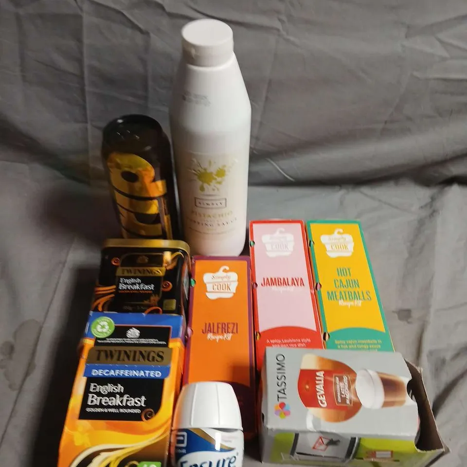 APPROXIMATELY 10 ASSORTED FOOD ITEMS TO INCLUDE - TASSIMO PODS, SIMPLY COOK AND TEA BAGS