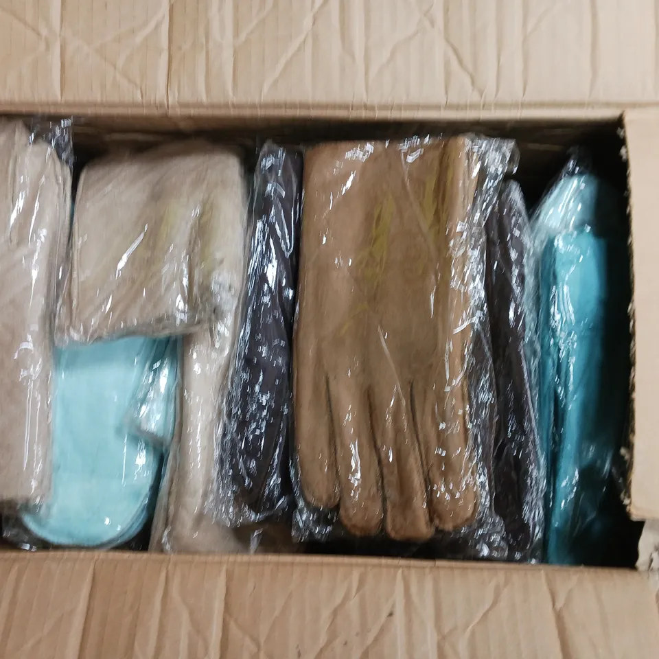 APPROXIMATELY 40 ASSORTED PAIRS OF GLOVES IN VARIOUS COLOURS AND STYLES