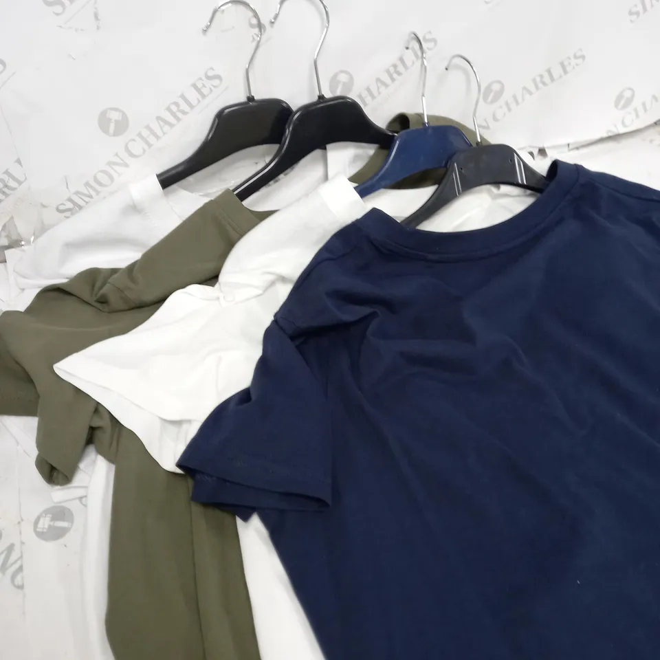 BOX OF ASSORTED CLOTHING ITEMS APPROXIMATELY 10 TO INCLUDE PANTS, T-SHIRTS, JUMPERS ETC