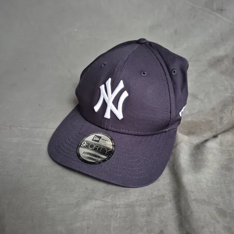 NEW ERA NY YANKEES 9FORTY CAP – DARK NAVY – ONE SIZE