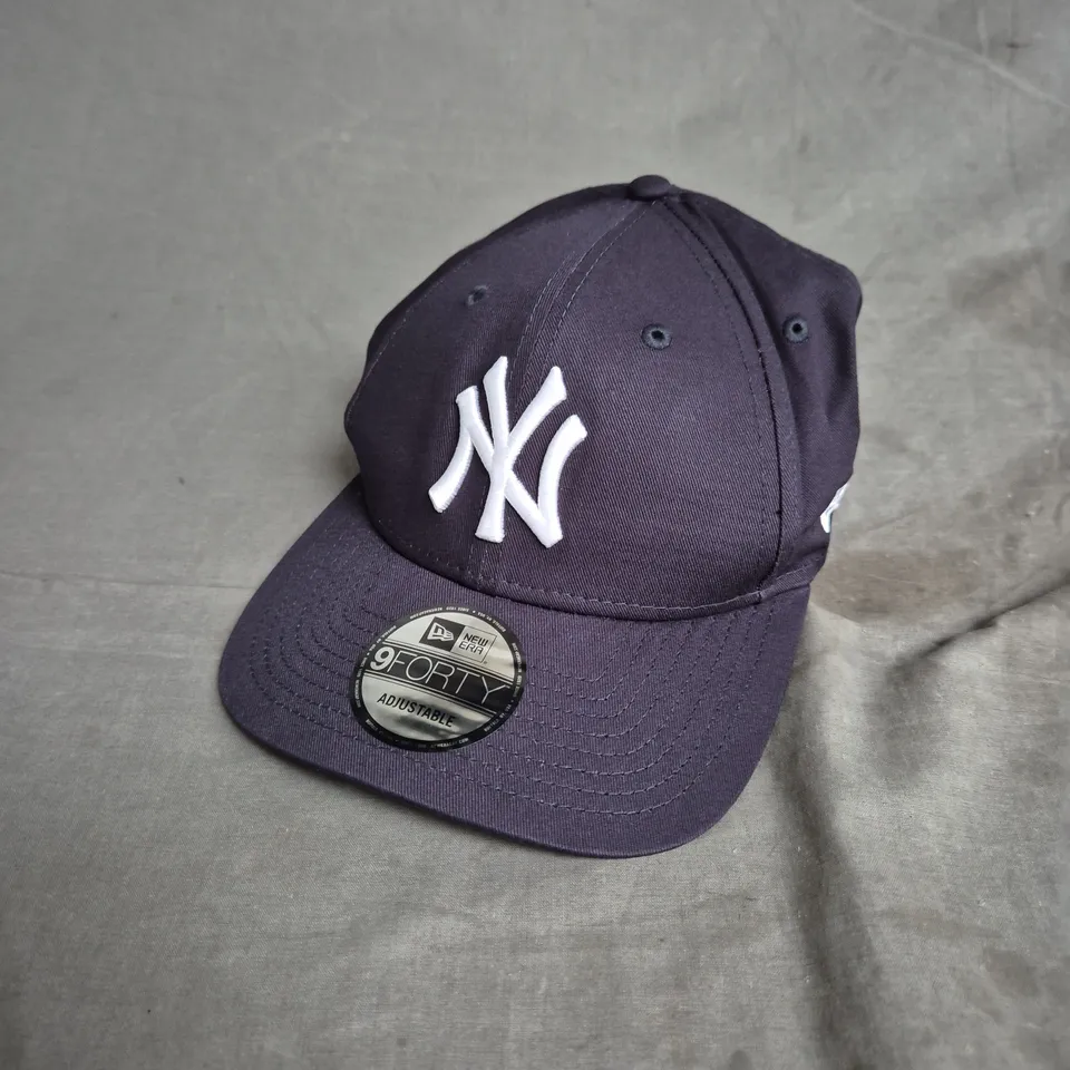 NEW ERA NY YANKEES 9FORTY CAP – DARK NAVY – ONE SIZE