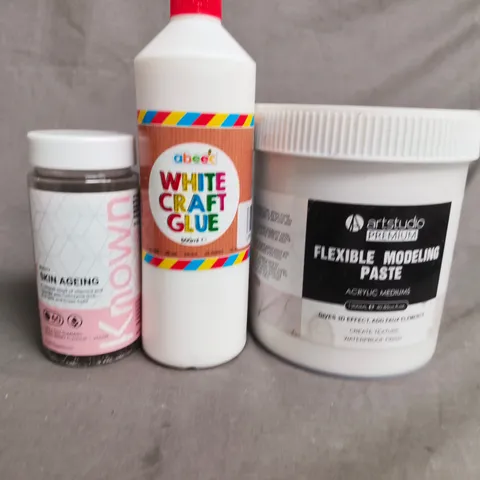 APPROX 10 ASSORTED ITEMS TO INCLUDE -  WHITE CRAFT GLUE, FLEXIBLE MODELLING PASTE AND SMALL LABELLED BOTTLE