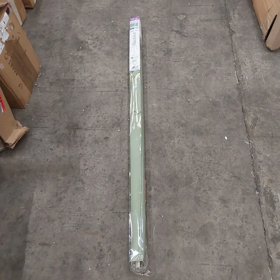 DAY AND NIGHT BLACKOUT ROLLER BLIND - GREEN // SIZE: 90 X 160cm