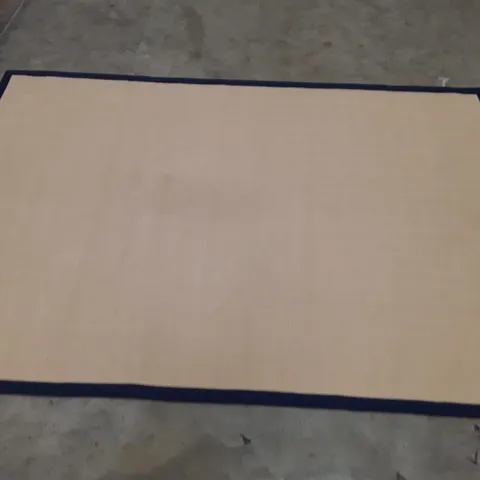 QUALITY DESIGNER AREA RUG // APPROX SIZE: 200 x 290cm