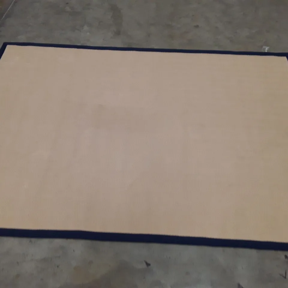 QUALITY DESIGNER AREA RUG // APPROX SIZE: 200 x 290cm