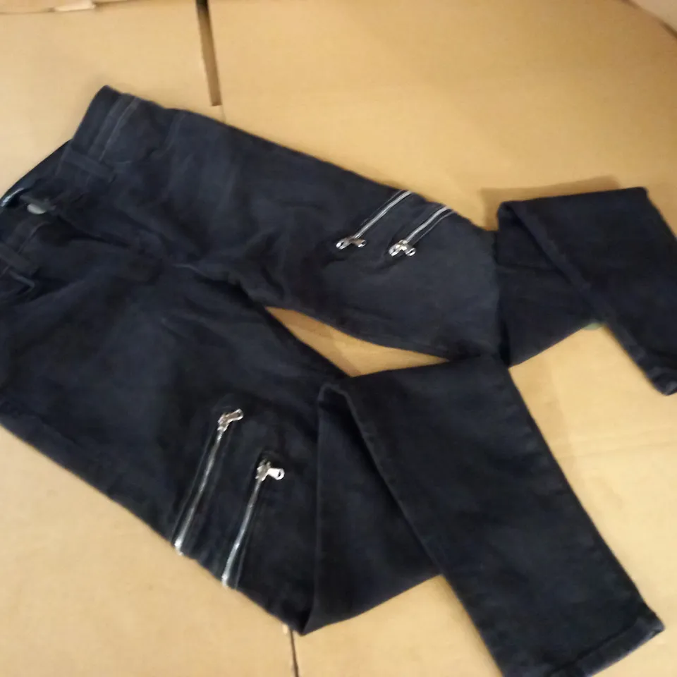 BRAND NEW J BRAND DEE MID RISE ZIP SUPER SKINNY JEANS IN BLACK - 28