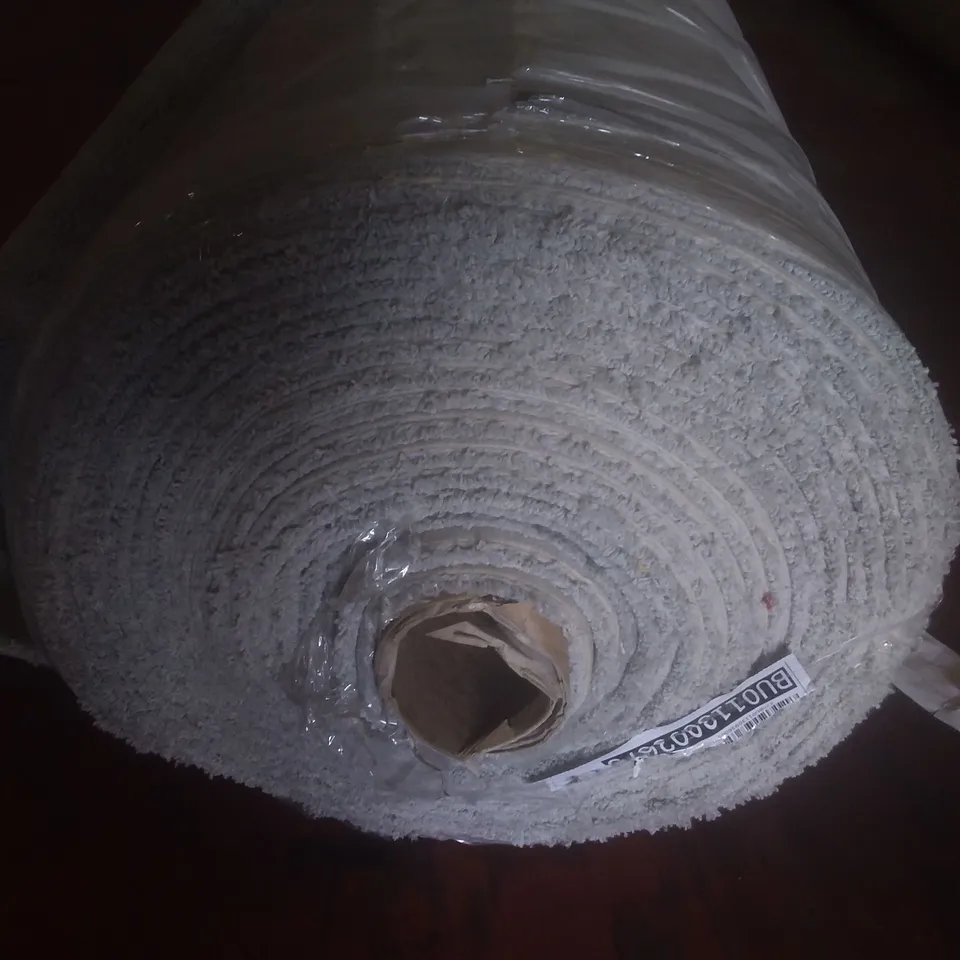 ROLL OF QUALITY AMARYLLIS CARPET APPROXIMATELY 5X21M