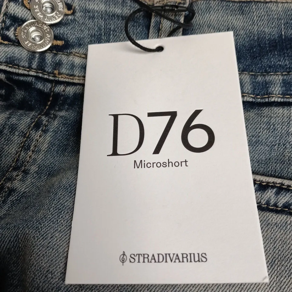 STRADIVARIUS DENIM SHORTS – UK 10 (EU 38) WOMEN'S