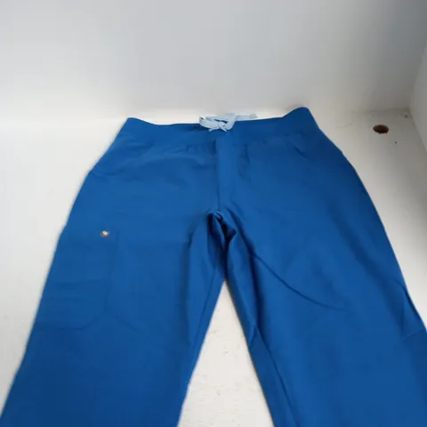 FIGS WOMEN'S KADE CARGO SCRUB PANT – BLUE