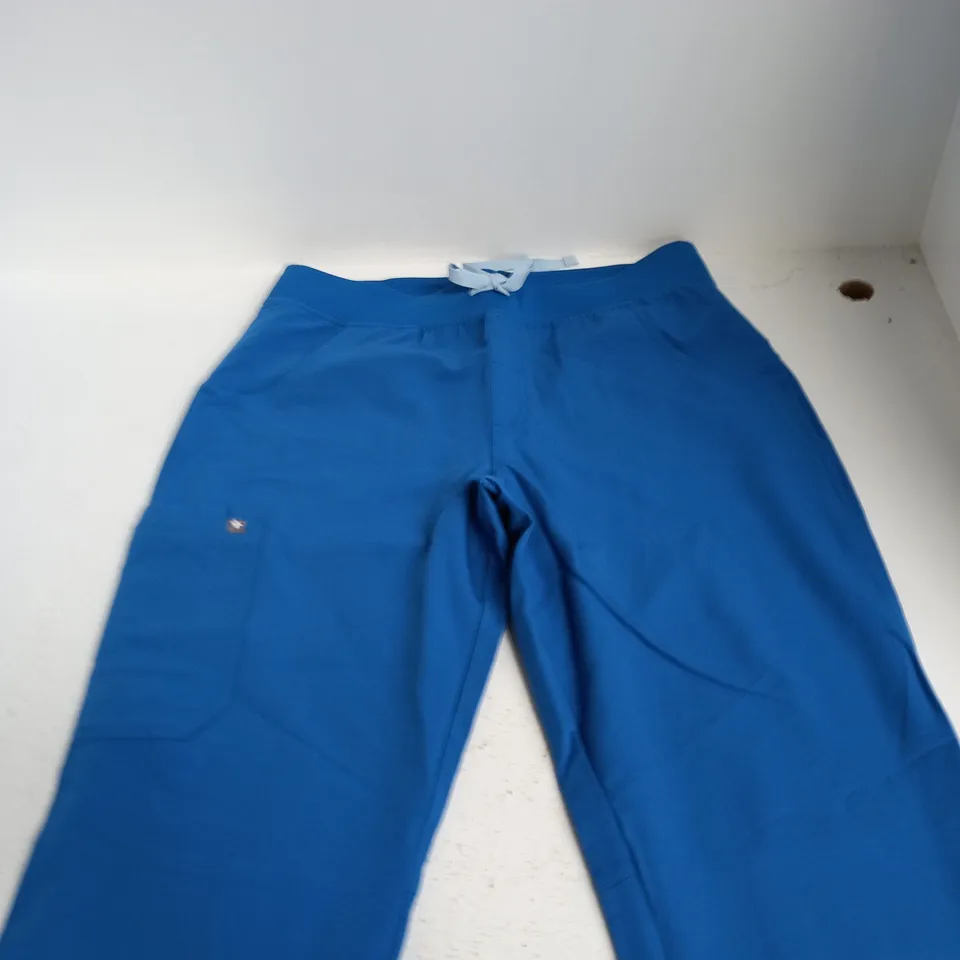 FIGS WOMEN'S KADE CARGO SCRUB PANT – BLUE