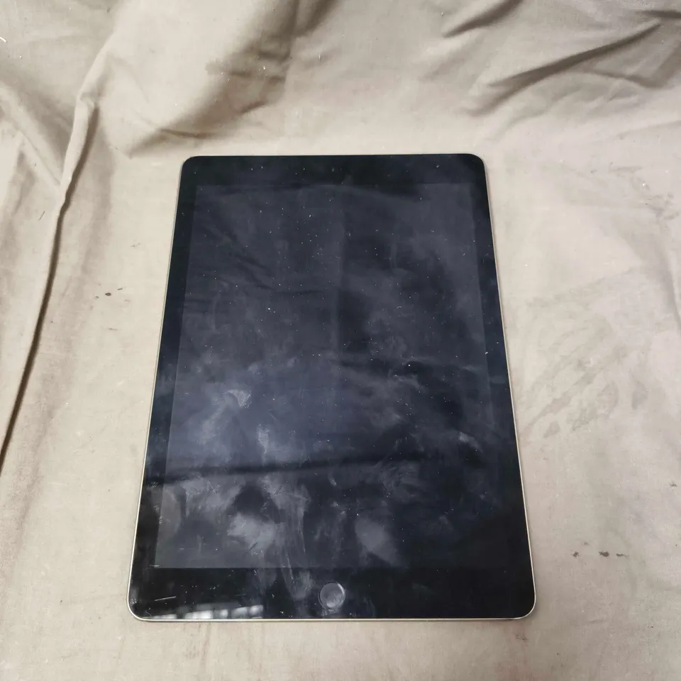 APPLE IPAD PRO TABLET - A1674