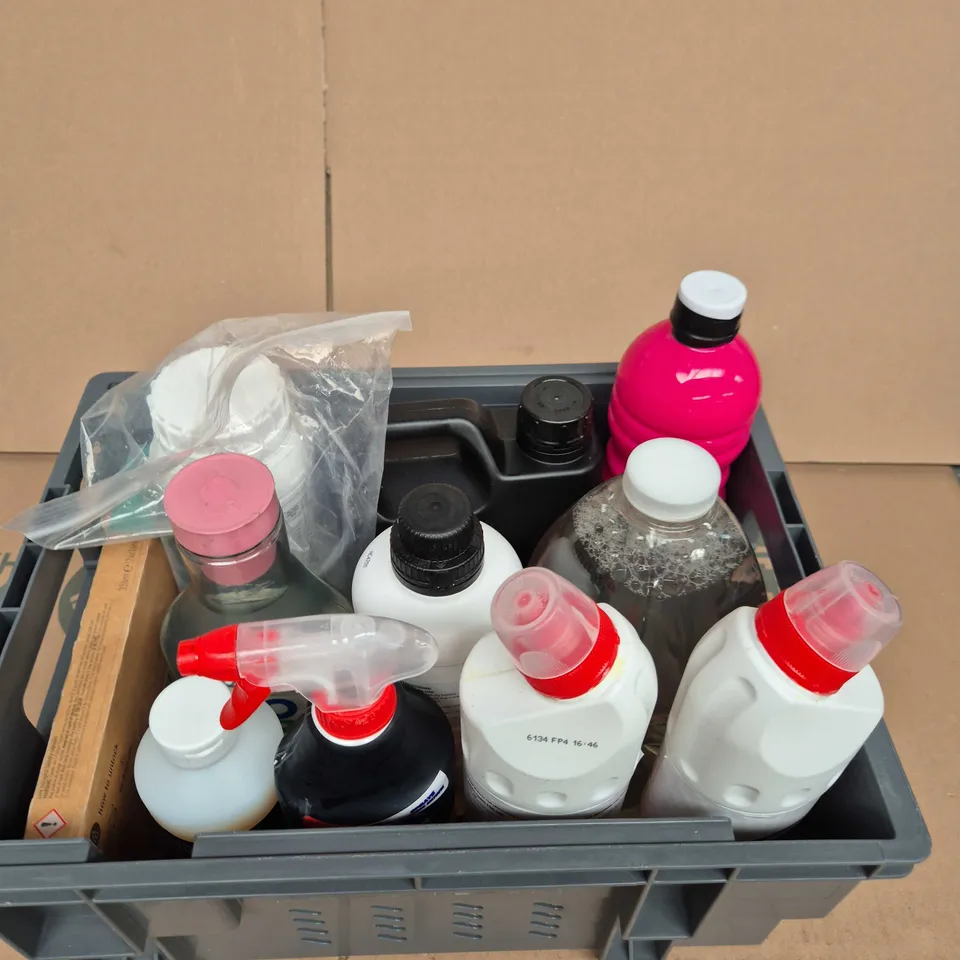 TOTE OF APPROXIMATELY 10 ASSORTED ITEMS INCLUDING DOMESTOS THICK BLEACH, METHOD ANTI-BAC REFILL ALL PURPOSE CLEANER AND COLLEY FLOOR CLEANER