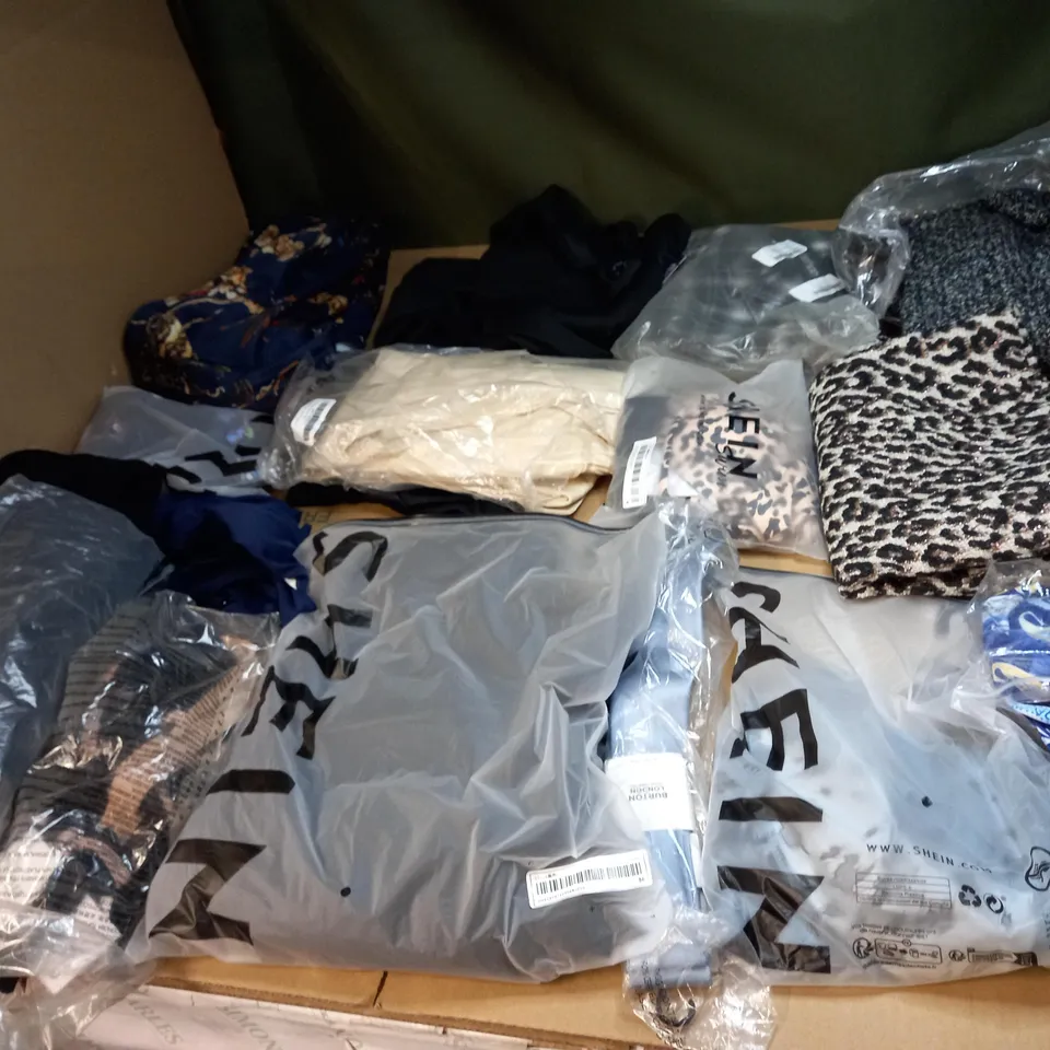 BOX OF ASSORTED CLOTHING ITEMS IN VARIOUS SIZES TO INCLUDE JUMPERS, SHIRTS AND TROUSERS