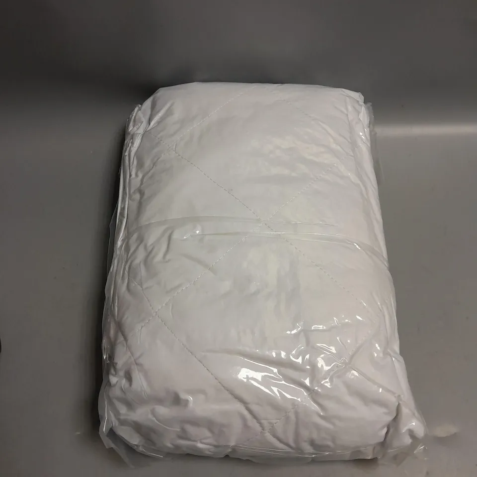 SUNSHINE COMFORTS MICROFIBER QUILTED MATTRESS PROTECTOR KING SIZE WHITE