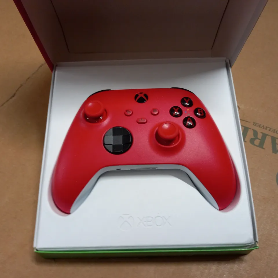 XBOX WIRELESS CONTROLLER IN PULSE RED 