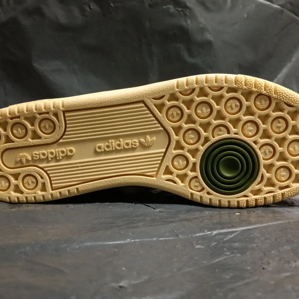 PAIR OF ADIDAS CENTENNIAL LOW END TRAINERS IN CREAM/GREEN SIZE UK 10