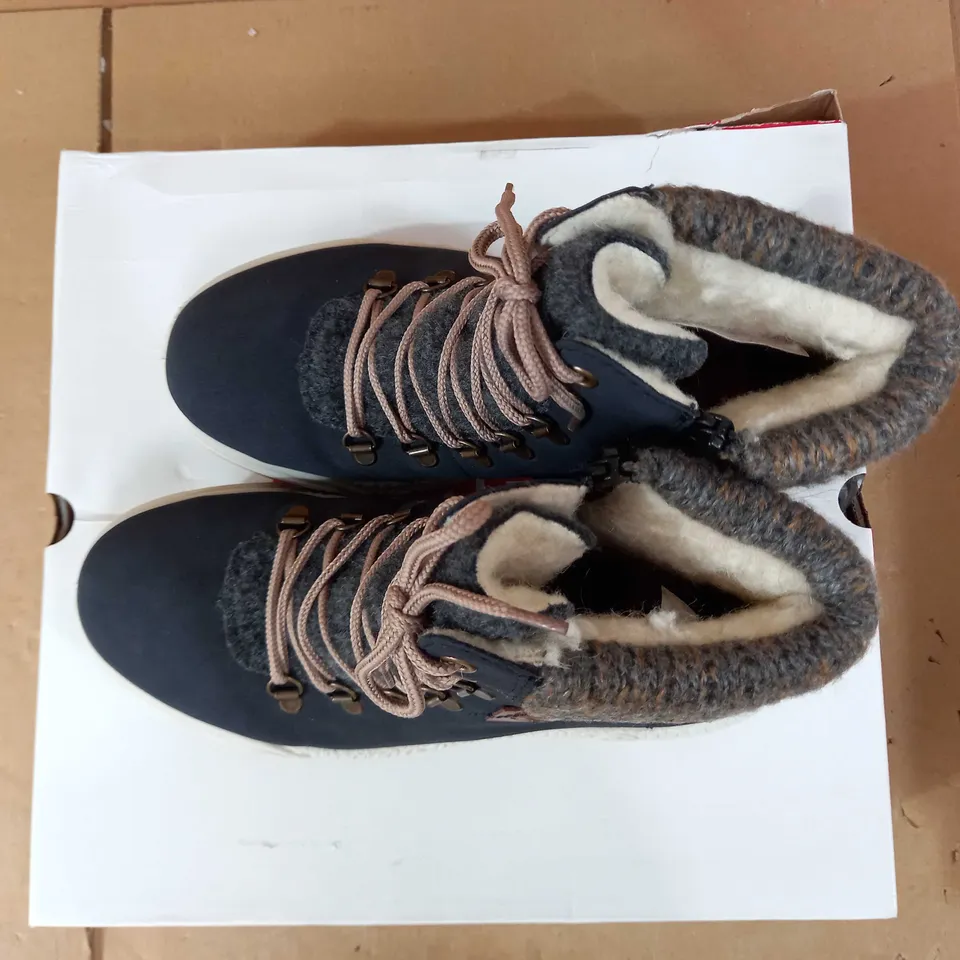 RIEKER LACE NAVY BOOT - SIZE 5